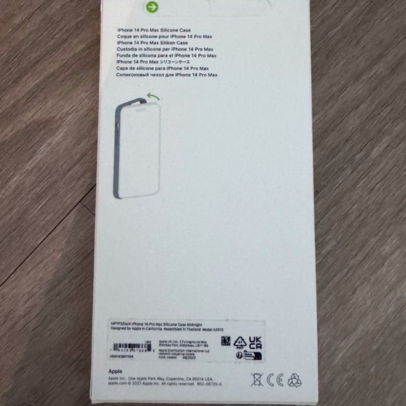 Apple Magsafe iPhone 14 Pro Max Silicone Case Black - Picture 2 of 2